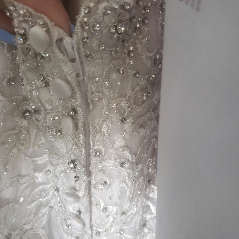 Allure wedding dress - Picture 3 of 16